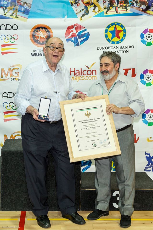 Cruz de Oro al Mérito Deportivo, Don Angel López Rojo.